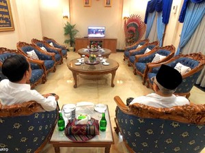 Jokowi-Maruf Nonton Sidang MK di Halim