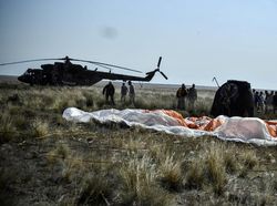 Momen Dramatis Kapsul Rusia Pulangkan Astronot ke Bumi