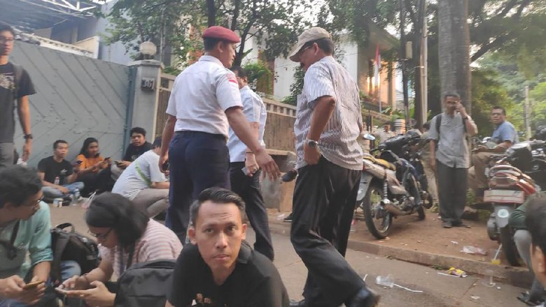 Soenarko Sambangi Kertanegara yang Gelar Nobar Sidang MK Soenarko Sambangi Kertanegara yang Gelar Nobar Sidang MK