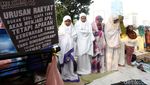 Ragam Aksi Massa Saat Dengarkan Sidang Putusan MK