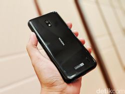 Menggenggam Ponsel Anyar Nokia Harga Rp 1,8 Juta