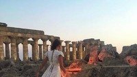 Dilihat dari fotonya, seperti Irina liburan ke Athena, Yunani. (irinashayk/Instagram)