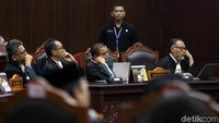 Hakim MK, Manahan Sitompul mengatakan, jika penggugat tidak menempuh jalur tersebut, itu persoalan lain. Manahan menegaskan kecurangan administratif sudah diatur dalam sejumlah UU dan peraturan serta disediakan jalur hukum.
