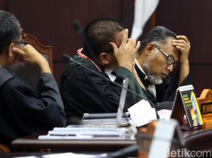 Begini Ekspresi Tim Hukum 02 Saat Dengarkan Putusan Hakim MK