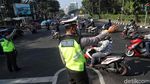 Jelang Sidang MK, Kendaraan Menumpuk di Jl Medan Merdeka Timur