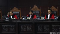 Tim hukum Prabowo dalam dalil permohonan membeberkan soal penggelembungan suara dalam pelaksanaan Pilpres 2019. Penggelembungan suara berkisar dari 18 juta suara hingga sekitar 30 juta suara.