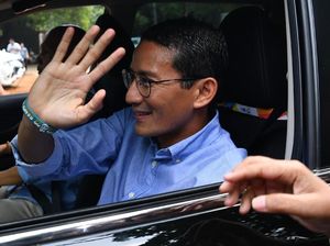 Senyum Sandiaga Saat Tiba di Kertanegara