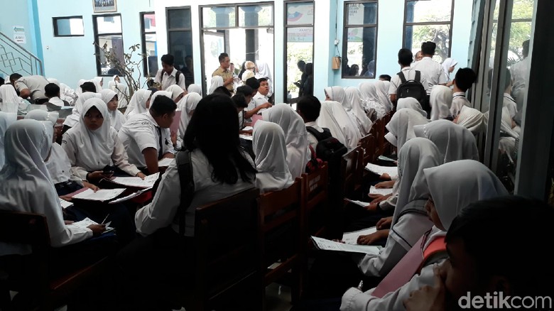 Pendaftar SMKN di Brebes Membeludak, SMAN Kekurangan Peminat Pendaftar SMKN di Brebes Membeludak, SMAN Kekurangan Peminat