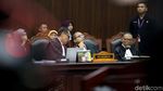 Begini Ekspresi Tim Hukum 02 Saat Dengarkan Putusan Hakim MK