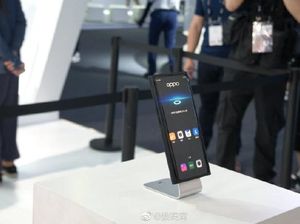 Penampakan Ponsel Oppo Berkamera Selfie di Bawah Layar