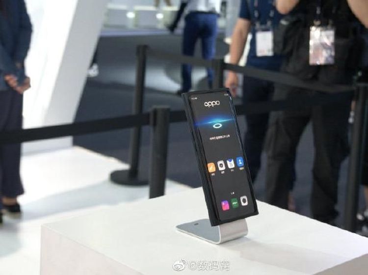Penampakan Ponsel Oppo Berkamera Selfie di Bawah Layar