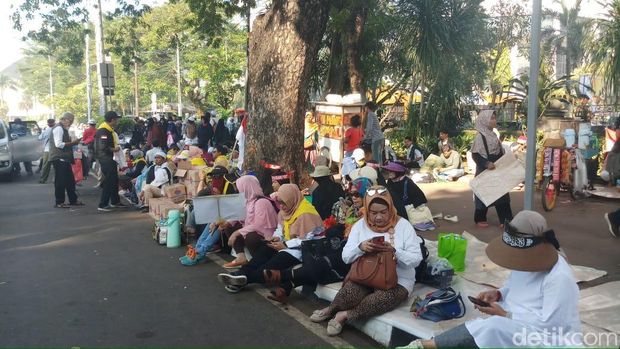 Jelang Sidang Putusan Gugatan Pilpres, Massa Mulai Datang ke Patung Kuda