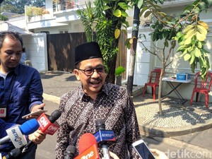 Jelang Pelantikan, Maruf Amin Banyak Senyum dan Bercanda