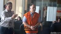 Dia diperiksa terkait ijon proyek di Dinas Bina Marga Pemkab Lampung Tengah.
