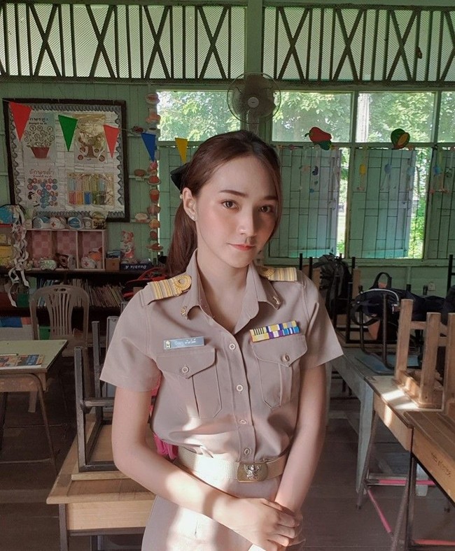 Video Nattaya di Facebook itu pun jadi viral setelah ditonton lebih dari 3,6 juta kali. Banyak netizen yang kagum dengan cara mengajarnya yang unik demi berusaha akrab dengan muridnya. Foto: Facebook