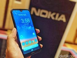 Menggenggam Ponsel Anyar Nokia Harga Rp 1,8 Juta