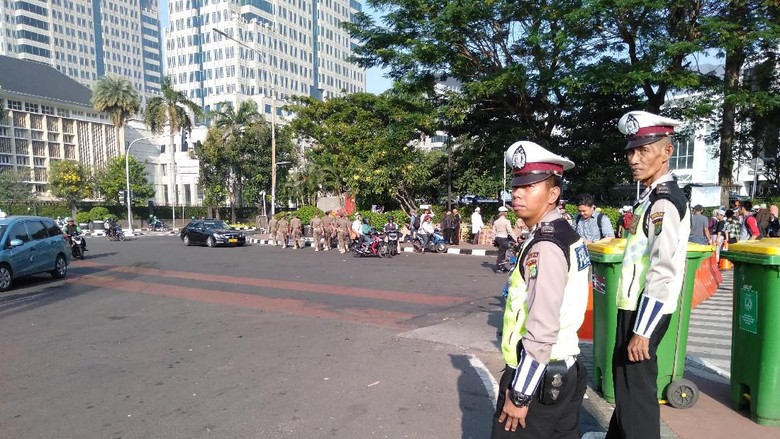 Jelang Putusan MK, Jalan Medan Merdeka Barat Ditutup Jelang Putusan MK, Jalan Medan Merdeka Barat Ditutup