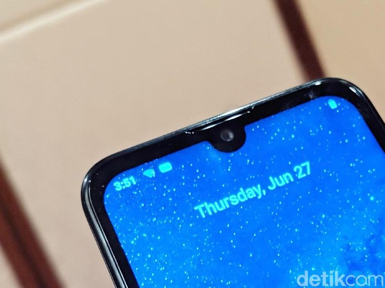 Menggenggam Ponsel Anyar Nokia Harga Rp 1,8 Juta
