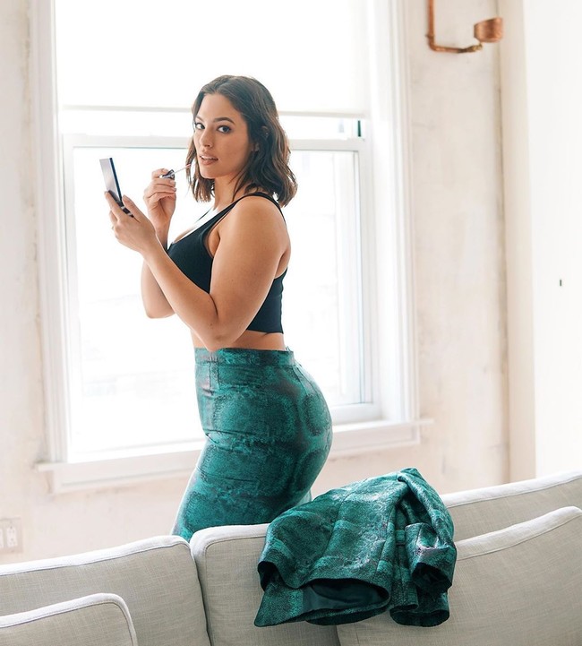 Di tempat keempat ada Ashley Graham dengan jumlah 8,6 juta follower Instagram. Ia menjadi model plus size pertama yang tampil di sampul majalah Sports Illustrated, dan juga memiliki brand lingerie sendiri. Foto: Instagram