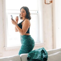 Di tempat keempat ada Ashley Graham dengan jumlah 8,6 juta follower Instagram. Ia menjadi model plus size pertama yang tampil di sampul majalah Sports Illustrated, dan juga memiliki brand lingerie sendiri. Foto: Instagram