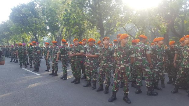 Personel dikerahkan di sejumlah titik Gedung MK.