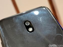 Menggenggam Ponsel Anyar Nokia Harga Rp 1,8 Juta