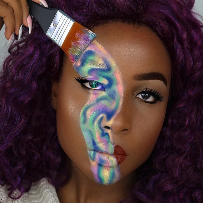 Inilah sang makeup artist yang punya kreativitas tinggi. Romanie-Jade Tulloch bisa menghabiskan waktu 13 jam untuk mekauep demi membuat tampilan super keren. Wajah polosnya ibarat kanvas yang bisa digambar menjadi tema Avengers sampai Toy Story.  Foto: dok. Instagram @cakefacerj