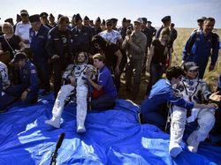 Momen Dramatis Kapsul Rusia Pulangkan Astronot ke Bumi