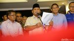 Semringah Banget! Prabowo-Sandiaga Kompak Salam Komando