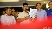 Dalam pidatonya, Prabowo mengucapkan terima kasih pada seluruh pendukungnya dan menyatakan menghormati putusan MK. 