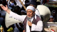 Pantauan di lokasi, mobil komando itu tiba di Patung Kuda, Monas, Rabu (26/6/2019) sekitar pukul 10.10 WIB. Mobil komando berwarna putih tersebut dilengkapi beberapa pengeras suara.