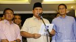 Semringah Banget! Prabowo-Sandiaga Kompak Salam Komando
