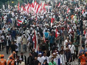Massa Aksi Kawal MK Mulai Tinggalkan Patung Kuda