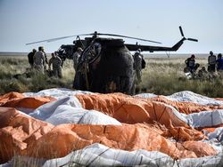 Momen Dramatis Kapsul Rusia Pulangkan Astronot ke Bumi