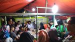 Keseruan Antre Sepincuk Pecel Sedap di Warung Boma