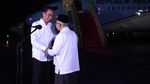 Saat Jokowi-Maruf Respons Putusan MK di Depan Pesawat Kepresidenan