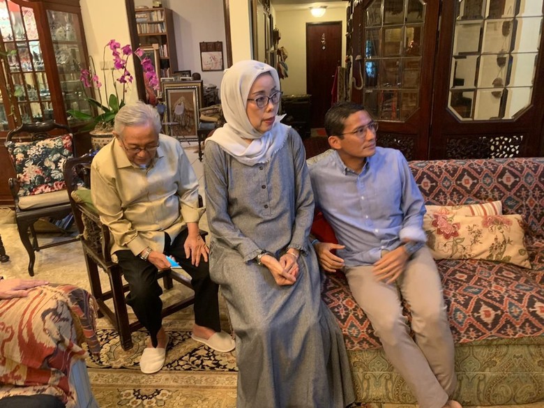 Jelang Putusan MK, Sandi Sekeluarga Berdoa Diberi Keputusan Terbaik Jelang Putusan MK, Sandi Sekeluarga Berdoa Diberi Keputusan Terbaik