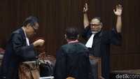 Adapun TPS siluman yang dimaksud berjumlah 2.984 dengan 895.200 suara siluman. Saldi menyebut dalil tersebut sudah dibantah oleh KPU sebagai pihak termohon sebagai hal yang mengada-ada karena tidak menyertakan di mana saja lokasi TPS siluman yang dimaksud. 