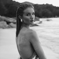 Satu lagi alumni Victorias Secret masuk daftar ini. Rosie Huntington-Whiteley, berada di urutan keenam dengan follower Instagram 9,7 juta. Foto: Instagram