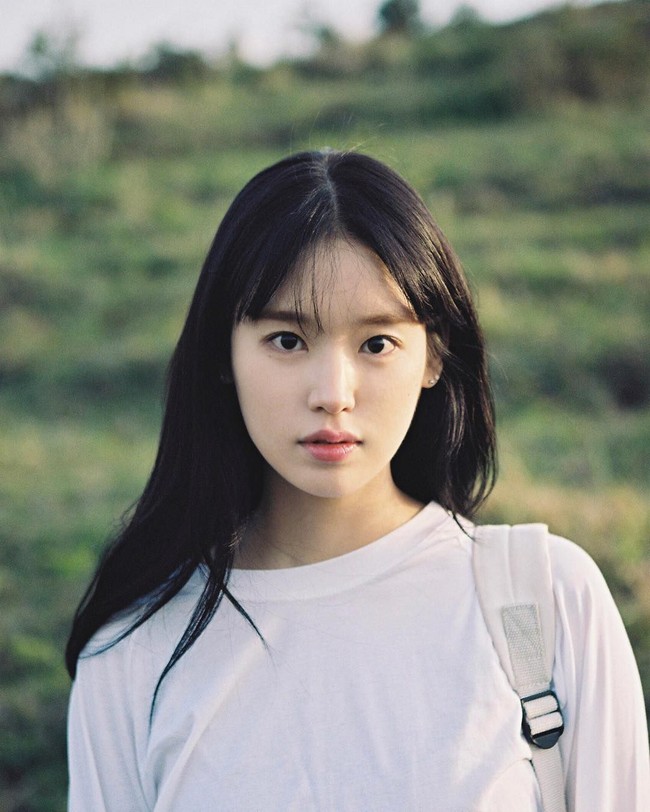 Pemain drama Descendants of The Sun, Park Hwan Hee juga memiliki pernikahan yang seumur jagung. Bermain di drama yang sama dengan Song Joong Ki, Hwan Hee rupanya telah menikah dengan seorang rapper pada 2011. Namun, Hwan Hee memutuskan berpisah dari suaminya pada akhir Desember 2012. Foto: Instagram