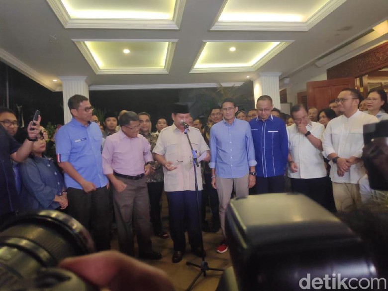 Terima Putusan MK, Prabowo akan Temui Tim Hukum Cari Langkah Konstitusi Lain Terima Putusan MK, Prabowo akan Temui Tim Hukum Cari Langkah Konstitusi Lain