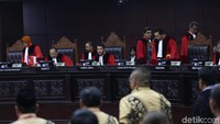 Kelima dugaan kecurangan TSM adalah penyalahgunaan Anggaran Pendapatan dan Belanja Negara dan program kerja pemerintahan; penyalahgunaan birokrasi dan BUMN; ketidaknetralan aparatur negara: polisi dan intelijen; pembatasan kebebasan media dan pers; serta soal diskriminasi perlakuan dan penyalahgunaan penegakan hukum.