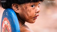 Ancaman terbesar suku pedalaman Amazon adalah para penambang dan penebang kayu. Sehingga mereka bisa berjaga-jaga dengan adanya pantauan dari luar desa. (BBC)