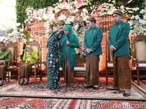 Khofifah Pastikan Tidak Pakai Fasilitas Pemerintah Saat Nikahkan Putrinya