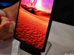 Penampakan Ponsel Oppo Berkamera Selfie di Bawah Layar