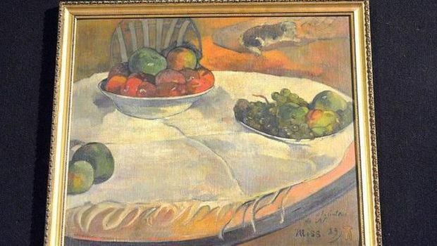 Lukisan berjudul Fruits sur une Table ou Nature au Petit Chien karya Paul Gaguin dan Pierre Bonnard.