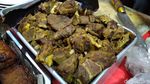 Keseruan Antre Sepincuk Pecel Sedap di Warung Boma