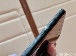 Menggenggam Ponsel Anyar Nokia Harga Rp 1,8 Juta