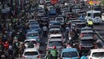 Jelang Sidang MK, Kendaraan Menumpuk di Jl Medan Merdeka Timur