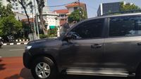 Rombongan Kapolri memasuki posko TNI dekat Istana